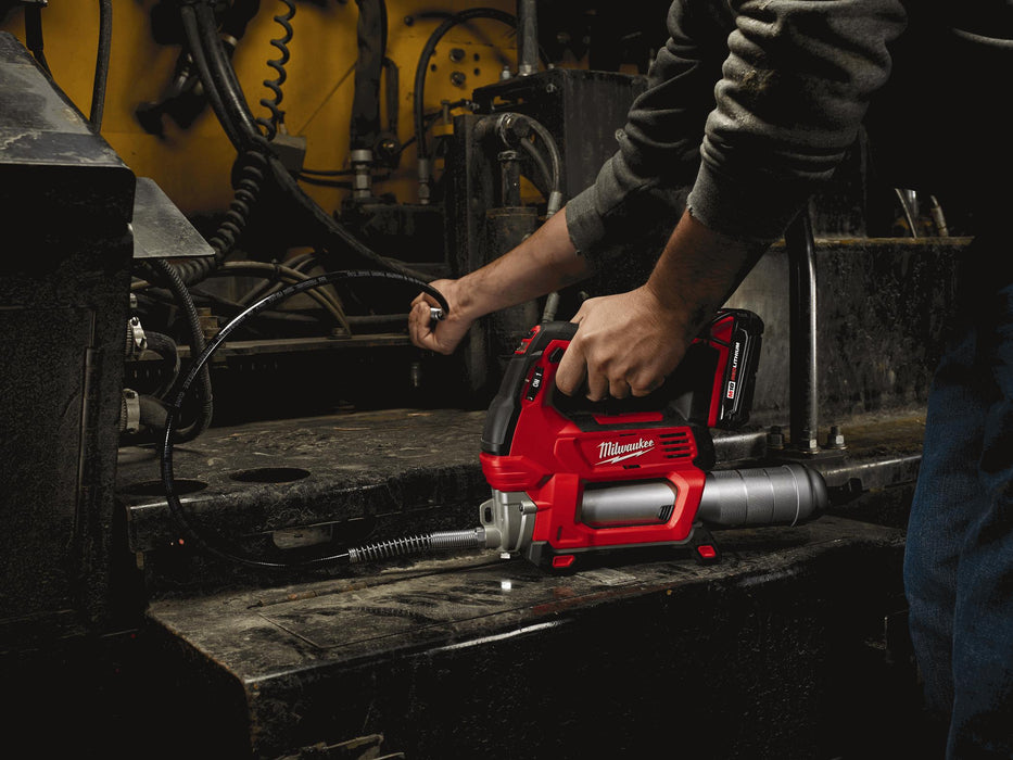 Milwaukee M18 2646-21CT Cordless 2-Speed Grease Gun Kit with Case